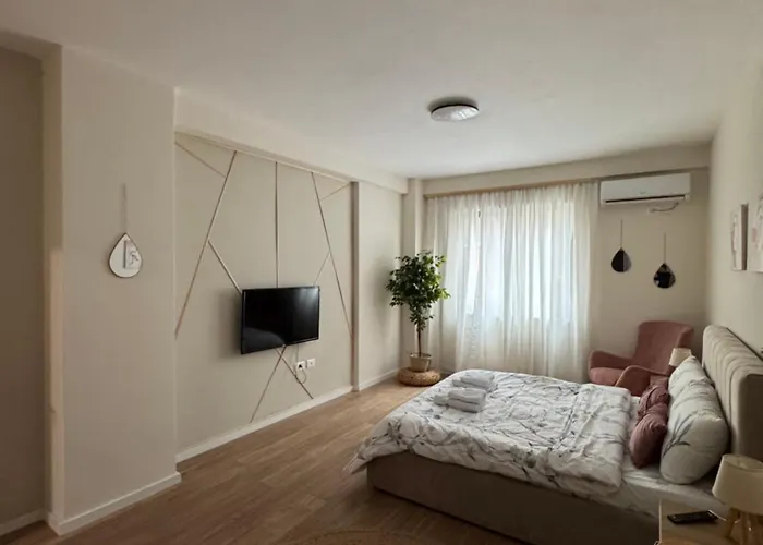 Dennys Lincoln Center ティラナ