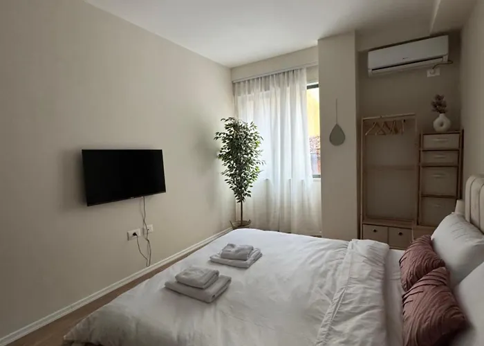 Dennys Lincoln Center 地拉那