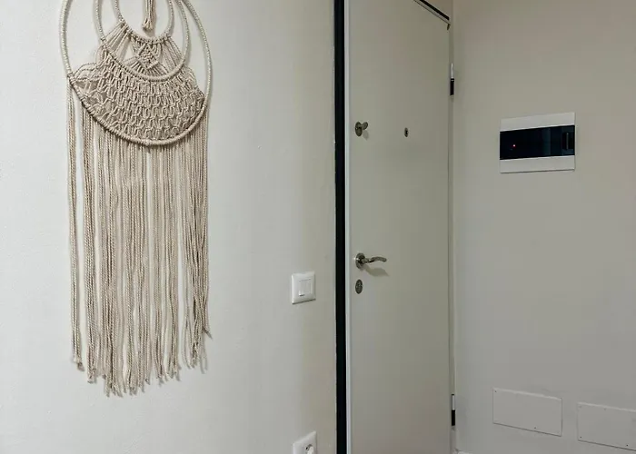 Dennys Lincoln Center * 地拉那