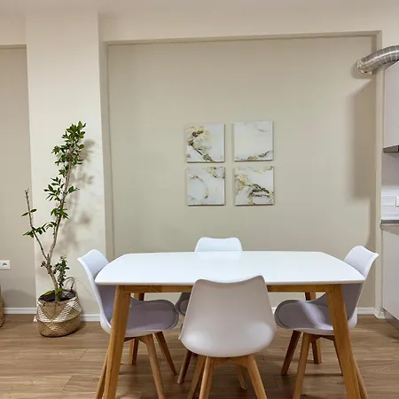 Dennys Lincoln Center Тирана