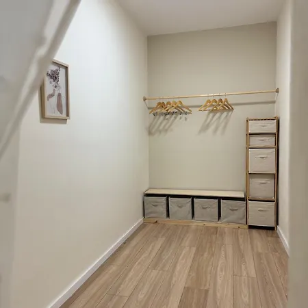 Dennys Lincoln Center Тирана