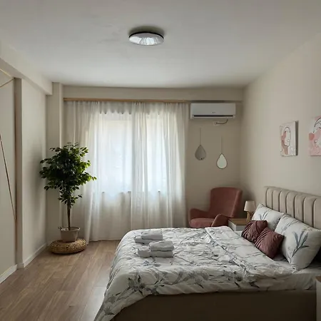 Dennys Lincoln Center * تيرانا