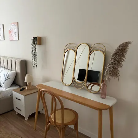 Dennys Lincoln Center Тирана