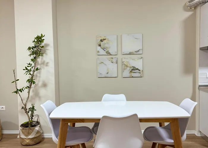 Dennys Lincoln Center تيرانا