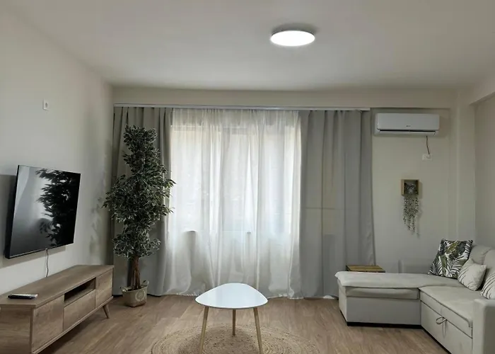 Dennys Lincoln Center