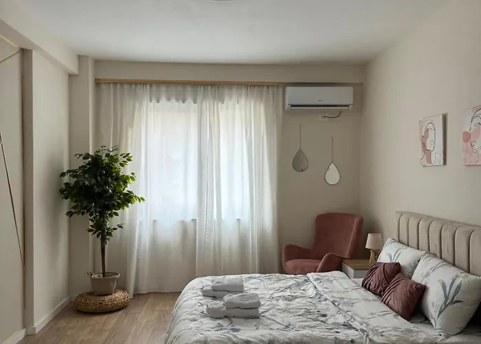 Dennys Lincoln Center * تيرانا