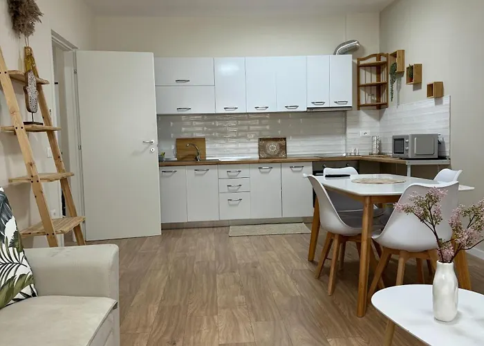 Dennys Lincoln Center تيرانا